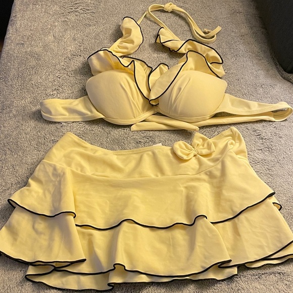 Yellow Ruffled Bikini Set - Picture 2 of 4